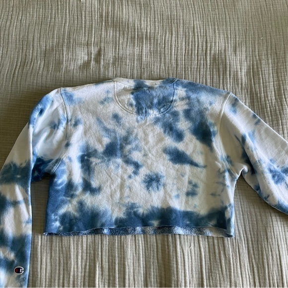 Champion - Blue Tie Dye Cropped Sweatshirt - Picture 3 of 5